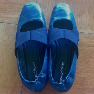 Donald Pliner Ballerina-style flat shoes